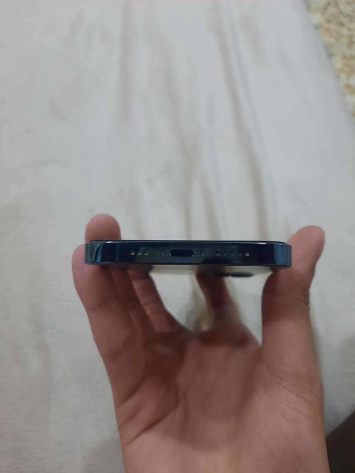 السلام عليكم.
ايفون 12 برو للبيع 
ذاكرة 256
بطارية 75
نموذج mالامريكي الاصلي5G تك سيم 
الجهاز وضع شركة فطر ظهر مفطور 
مكاني ايسر الجامعة 
للاستفسار ***********
