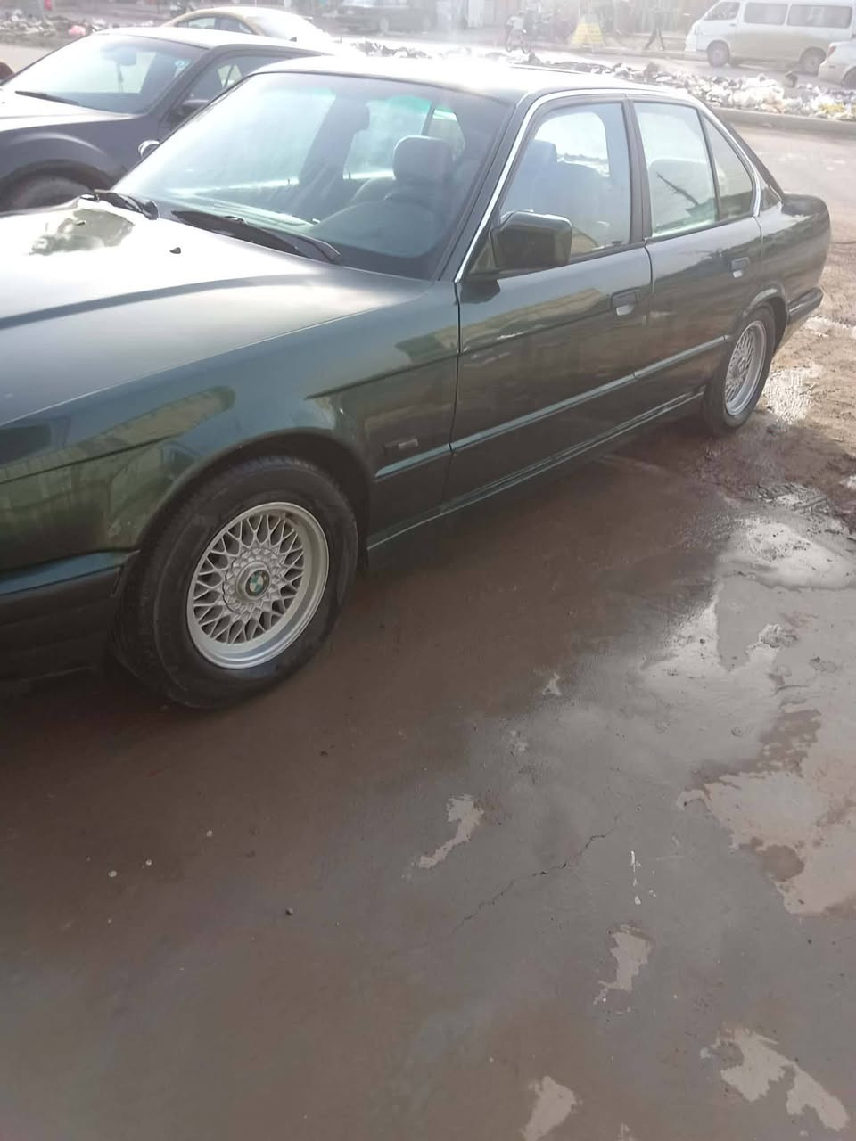 سلام عليكم بي ام للبيع 525 كير محرك جديد تخم تاير جديد سياره بدون حادث مصبوغه عام أثر جراد فقط فقط السعر ٦٠ وبيها مجال بسيط مكان بغداد الحسينية مال راشديه رقم ***********
