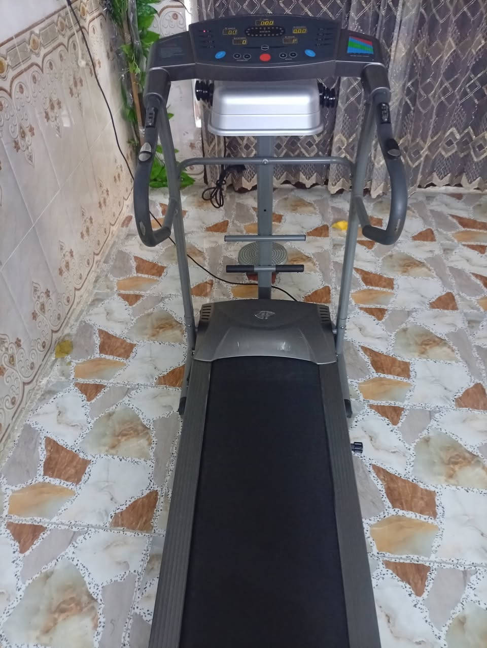 جهاز رياضه شغال مابي عيب للبيع نظيف جدا والسعر 225. الف العنوان كركوك حي العروبة الاتصال على الرقم التالي ***********
