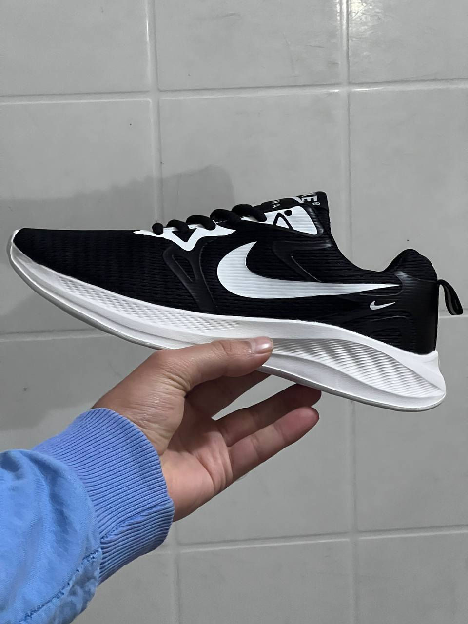 شليف ٢٥ قطعة يجيك فقط من الموجود بلصور 
السعر ٢٠٠ واصل 
وكالة اديداس ونايك 
الصناعة فيتنامي + اندونوسي
قياسات نسائية من ٣٦ــ٤٠
*********** واتساب
