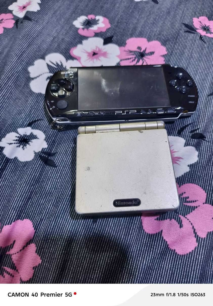 سلام عليكم GAME BoY ADVNCE SP مبرمج محورله شحن تايبسي والعاب بيه ١٠٠لعبة متحتاج تشتري كاسيت  وpsp موديل 3000 كفر جديد بطارية جديدة شحن كيبل يشحن وينقل بس الكيبل يبيعونة ب١٠الاف جهاز رامه ٣٢متروس العاب حتى بلي وان بيه  هم ربع دينار متصرف عليه  الاسعار الكيم بوي ٦٥الف وال بي اس بي ١٢٥قفل  العنوان البصرة يوجد توصيل رقم وتساب موجود ***********
