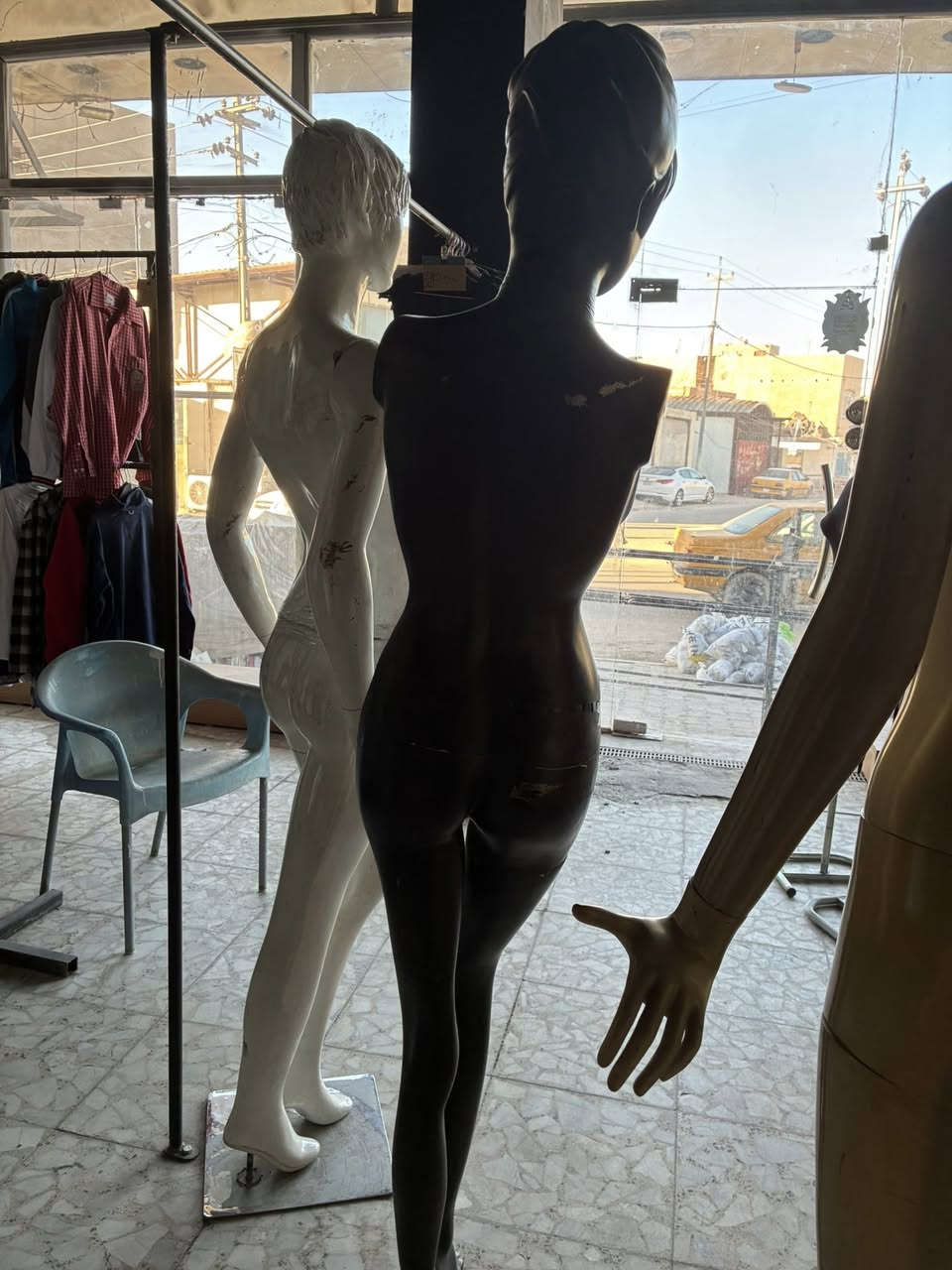 تعاليك ومليكانات وستاندات للبيع
المكان النجف الإشراف 
أسعار مناسبه تصفيه محل 
واتساب ***********
