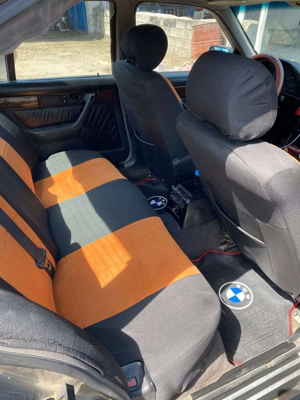 سلام عليكم، بي ام اللبيع
سنوية لل ٢٠٣١
صدر خلفي جديد مع الدبل و لوي وقواعد 
صدر امامي منتهي تعبان
مكينة وكير ألماني جديد صار سنة 
تبريد شغال 
مروحة عاصفة جديدة
قاعدة فيتبم حاوية 
راديتر جديد 
بيهة خياس ٢ من جوة الدوس قليل جدا جدا 
السيارة بدون ضربة سعر $50 وبيه مجال قليل 
***********
