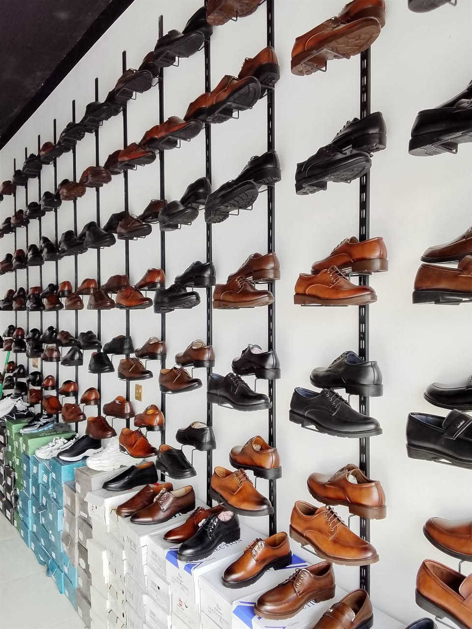 السلام عليكم محل أحذية متكامل قيم باليرضي الله مستعجل عل عملية 
***********
