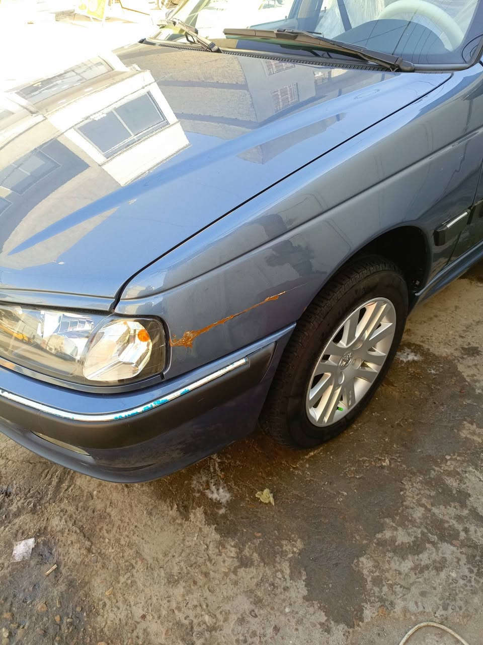 السلام وعليكم بيجو بارس 25
ماشيه 20 غاز بانزين السياره مكفوله عدا الطخه الموضحه  مكاني بغداد ***********
