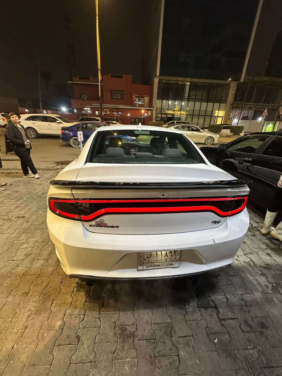 سلام عليكم
جارجر هيمي Rt 
2016 / 8سلندر 
ماشي ٨٥ كيلو متر 
كير مكينه مكفوله
صبغ جاملغ خلفي + بوند محدث مال srt
مواصفات معروفه 
شاشه كبيره كشنات هيتر 
وكشنات حضن 
كامره ٣٦٠ 
لد امامي خلفي 
لايتات زنون 
قطعتين تبريد مواصفات نص فول 
تحكمات استيرن 
شفتات ستيرن 
السعر 
١٦٨ 
بيه مجال بسيط 
*********** 
مكان بغداد / المنصور
