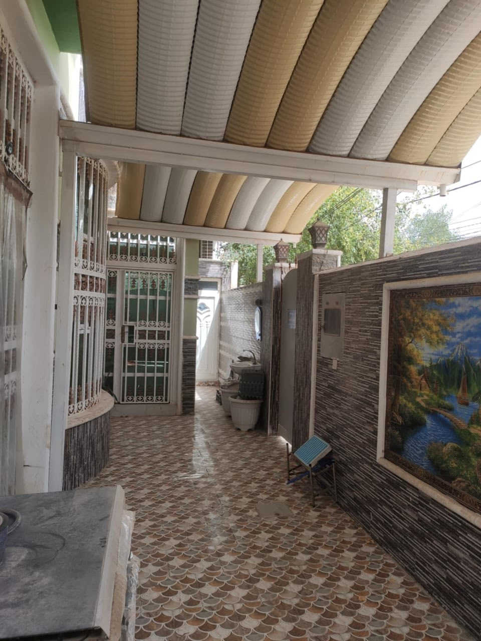 🏡✨ بيت للبيع بسعر جداااً مناسب ✨🏡
 🍀ام الخيل شارع ١٥ خلف شارع عشرين 🌿

📍 المساحة: ١٠٢ متر — ركن🏗️ البناء: كونكريت

🔹 الطابق الأول:• صالة استقبال واسعة• مطبخ• مجمع صحي

🔹 الطابق الثاني:• غرفتان• صالة• مجمع صحي

✅ موقع ممتاز✅ تصميم عملي ومريح✅ فرصة مناسبة للسكن أو الاستثمار

📞 للاستفسار:***********
