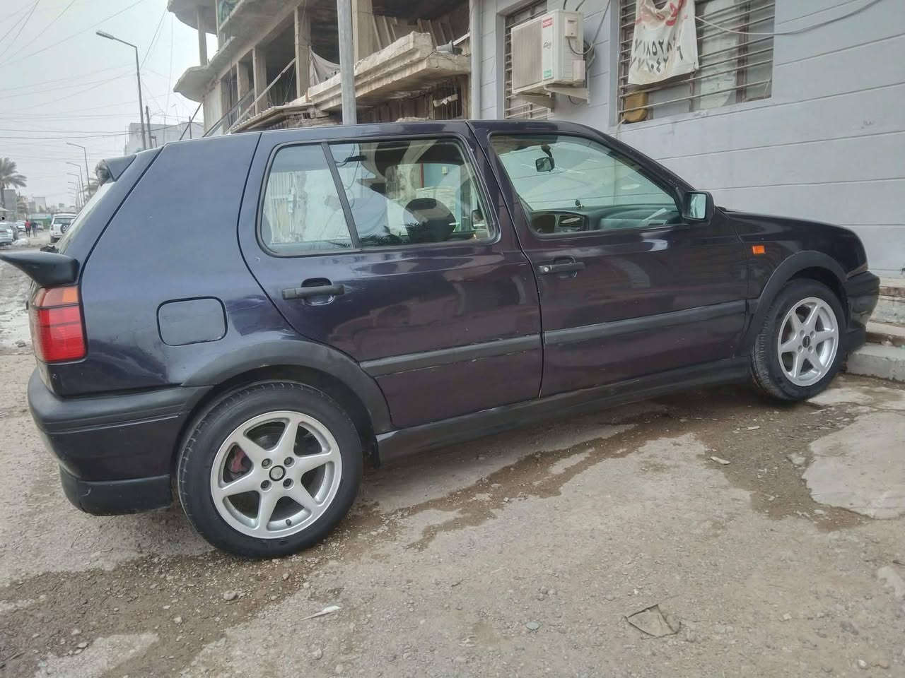 السلام عليكم كولف موديل 1993 كير ومكينه جديد
حداديه امامي خلفي جديد تخم تاير ويل كب جديد 
تبريد شغال الكهربائيات كلها شغاله مصبوغه عام بدون ضربه السياره جاهزه من جميع النواحه مابيها اي نقص مكاني الغدير الشارع المقابل فالح ابو العمبه 
السعر 43 وبيها مجال بسيط ***********
