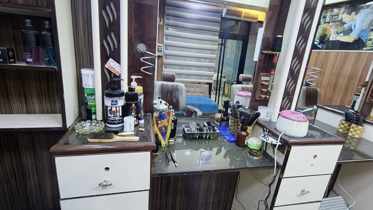 سلام عليكم ورحمه الله وبركاته ميز حلاقه رجالي للبيع كامل متكامل مكان ديالى بعقوبه  ***********
