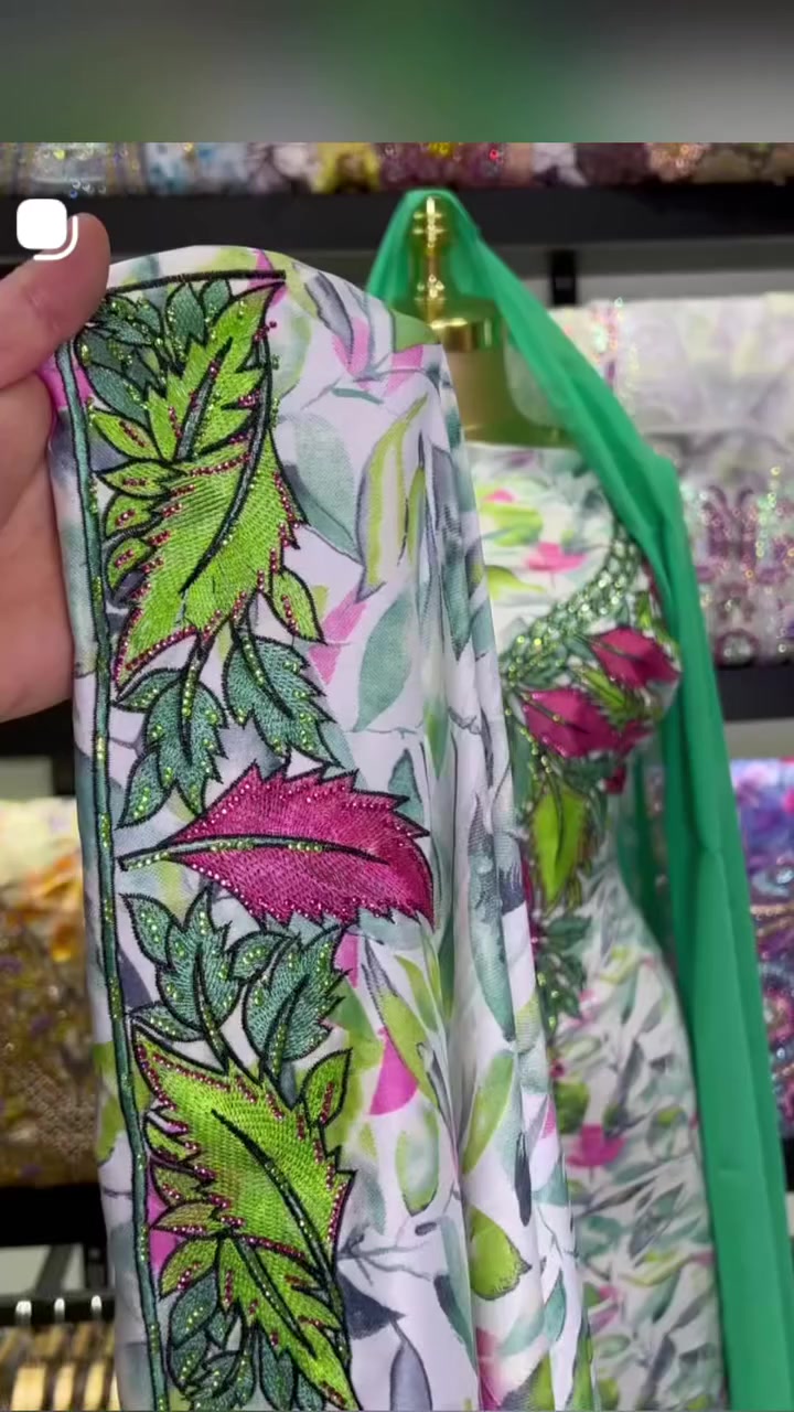 مخور مع شال
قماش حرير 3متر ممخيط
فصال الصدر والردن والشال 
يوجد توصيل ذي قار وكل المحافظات


**إذا كنت صاحب هذا الإعلان وتريد حذفه لأي سبب، رجاءا أرسل رسالة إلى الدعم الفني**