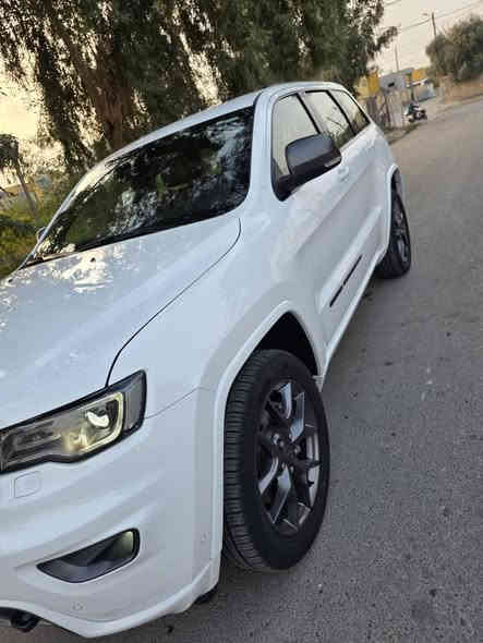 الموديل : 2021 . (خليجي) . 
المحرك : V6.  3.6L .
العداد :   73     كم
* المواصفات :
* نسخة ال 80th Anniversary 
* رادار امامي مع مانع تصادم . 
* اصطفاف ألي ( اوتوپارك ) . 
* تحذير الخروج عن المسار . 
* نقطة عمياء .
* دفع رباعي 4x4 . 
* فرش المقاعد من الجلد . 
* المقاعد الأمامية تبريد . 
* صفي المقاعد الأمامية كهربائية .
* ذاكرة لحفظ وضعيات الجلوس . 
* المقاعد الأمامية مع تدفئة . 
* المقاعد الخلفية مع تدفئة . 
* ويل قياس 20 انج .
* مقود السائق كهربائي . 
* تدفئة ستيرن . 
* سقف بانوراما .
* شاشه كبيرة 8.4 انج .
* نظام الخرائط (GPS) . 
* نظام خاص للطرق الوعرة . 
* المصابيح الأمامية زنون . 
* المصابيح الأمامية مع LED لايت . 
* كشافات الضباب زنون . 
* تشغيل عن بعد .
* صندوق كهربائي .
*  حساسات أمامية . 
*  حساسات خلفية .
* كاميرا خلفية .
* بخاخ ماء لتنظيف المصابيح الامامية .
* مرايا بخاصية التعتيم الذاتي . 
* مرايا جانبية قابلة للطي كهربائيا. 
* بلوتوث تلفون . 
* محدد سرعة . 
* نظام تشغيل واطفاء اوتماتيكي للمحرك للتوفير من صرف الوقود . ( Auto Start System ) .
* نظام بريك اوتماتيكي ( Auto Break System ) .
السعر 405 $ و بيها مجال 
مكاني الموصل حي الزهور دورة العبادي 
ارقامي بيها واتساب
***********
*********** موصل
