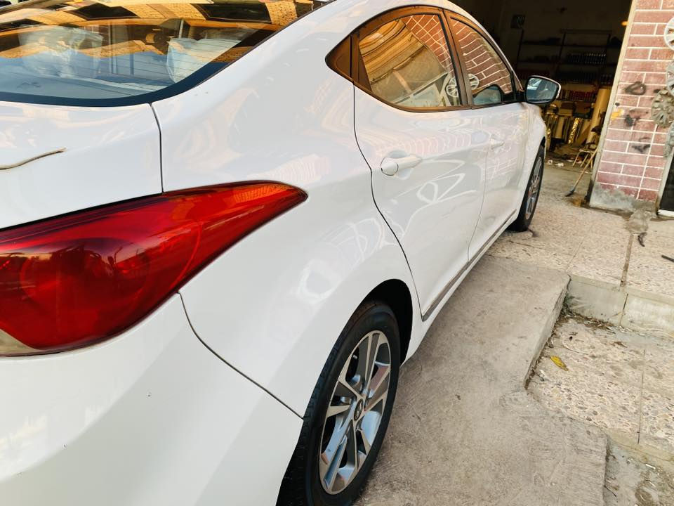 السلام عليكم
انترا مودل 2012جديده

 حداديه نضيفه 
تخم تاير. 
فول مواصفات 
السياره. 
السعر.        103 وبيه مجال 
السونار مرفق مع المنشور بخدمه الجميع مكان السياره واسط الكوت او ( النعمانيه)***********
