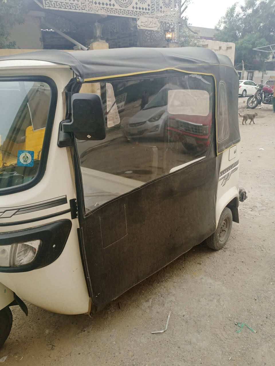 السلام وعليكم تكتك موديل 22 للبيع زيرو رقم بغداد قبل ٣اشهر نزلتها من الشركه السعر ٩٥٠٠ مكاني شارع حيفا ***********
