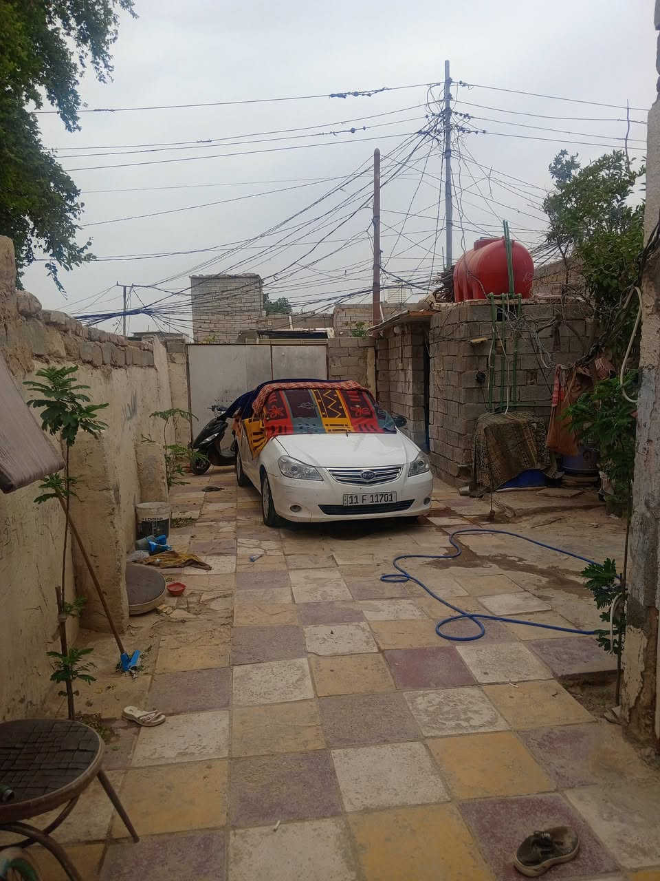 دار للبيع مساحه 100 متر  العنوان خلف ال بلهيل يحتوي عله غرفه وصاله ومطبخ مفتوح عل صاله وبراني صحيات خارجيه  استفسار اتصال عل الرقم بي واتساب***********
