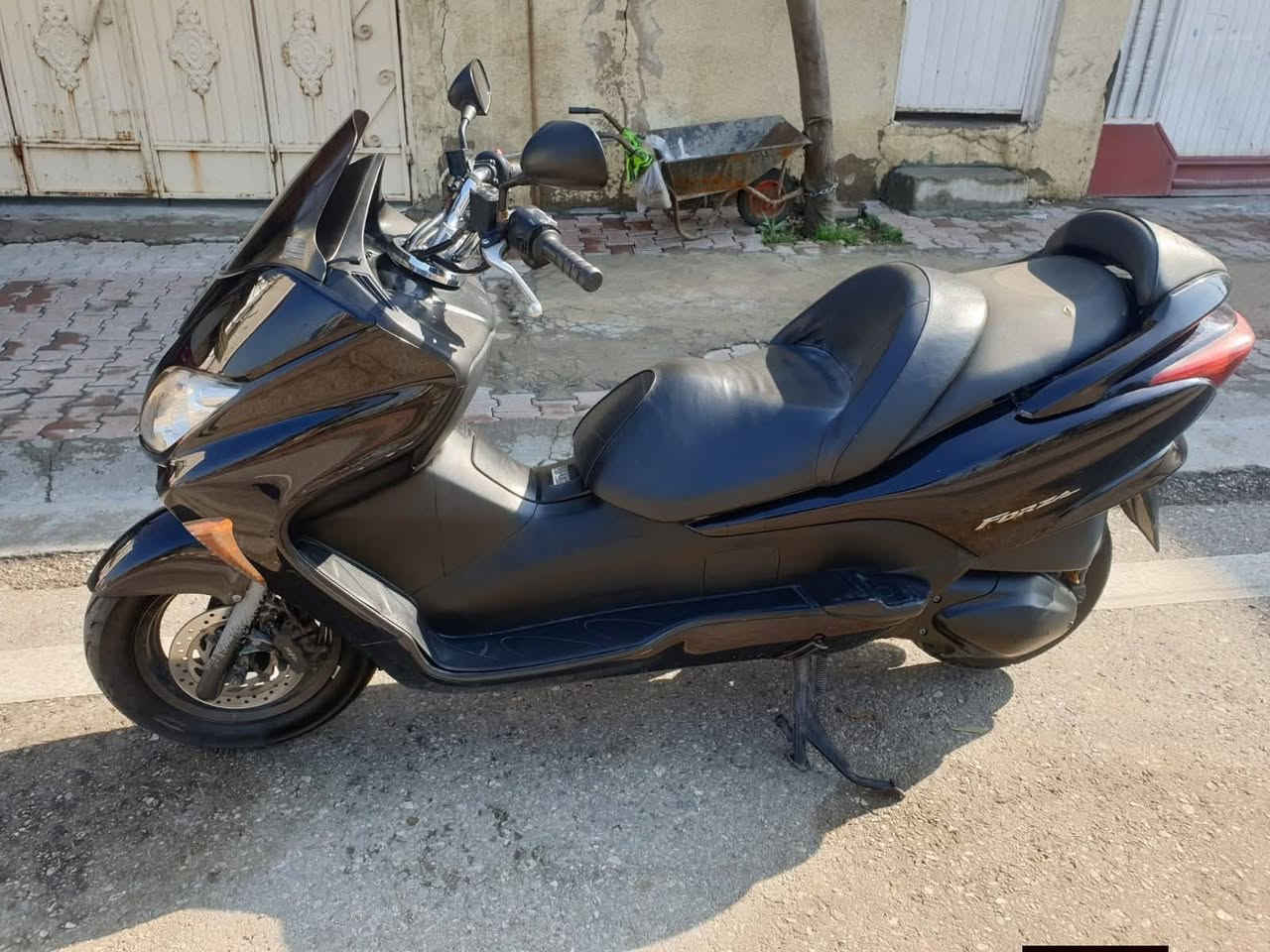 السلام عليكم مستعجل ع بيعتها مكاني بغداد الامين ٥٠٠ الف قفل
***********
