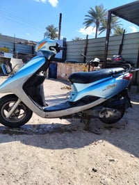 عندي دراجه بريز 140 البيع كفرات نضيفه محرك لا تنقيص ولا بخار  فول تاير...