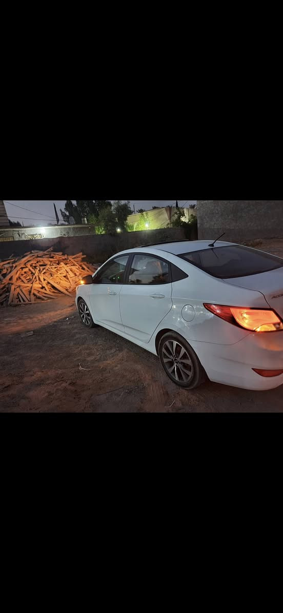 سلام عليكم اكسنت موديل 2015 فول موصفات بيه صبغ باب السايق فقط رقم بغداد بأسمي  مكان  بابل  محرك 1600 كير محرك تبريد خير من الله   السعر  75 ورقه بيه مجال مستعجل عل بيع 
***********
