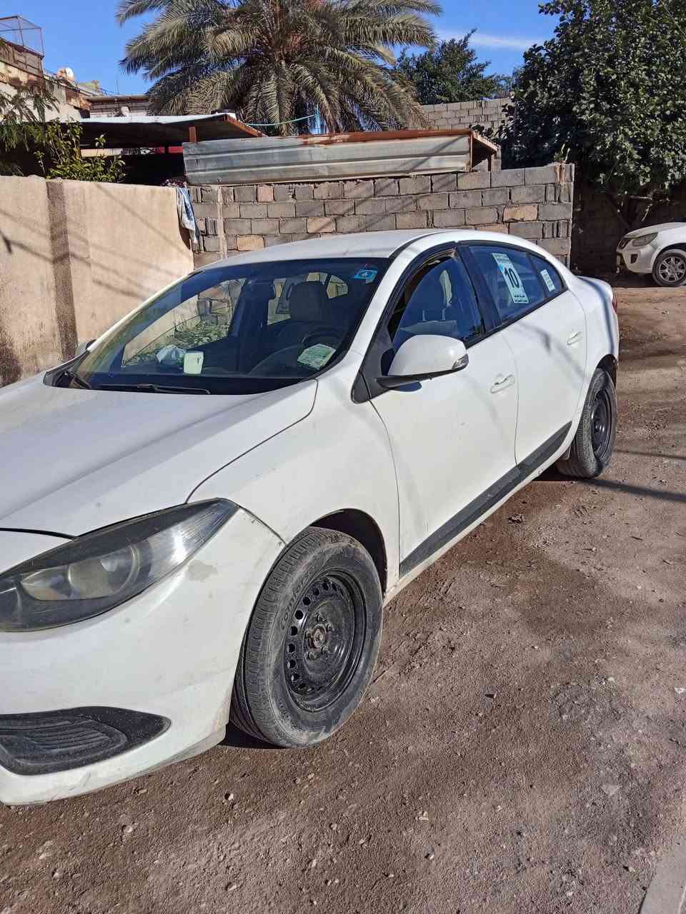 السلام عليكم رينوو فلاونس 2016 بلاديه بيها بس الجاملغ الايسر  رشه جاهزه من كلشي بس محرك عاوج ولف رقم بابل السعر 75 وبيها مجال حك الجيه السياره بكربلاء اي استفسار اتصال***********
