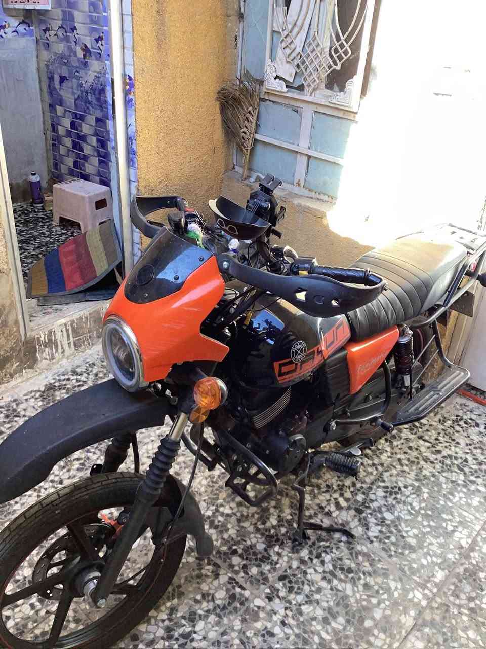 السلام عليكم عيد مبارك عليكم مره خصا الادمان دراجه دايون موديل 2025 ماشيه 8000الدرتجه جديده تخبل مكفوله من كل شي مرقمه اربيل تحول بسمك السعر 20250مليونين وربع وبيه مجال هاذه الرقم اتصل وبيك خير ودلل ***********ااعنوان بغداد مدينه الصدر الكياره
