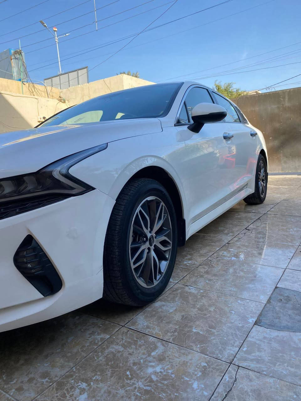 السلام عليكم k5 خليجي موديل ٢٢ محرك ٢٠٠٠ بصمه مري شفط تبريد قطعتين السياره جديده مكفوله رقم بغداد السعر١٧٧ بيه مجال  الاتصال *********** مكان فلوجه
