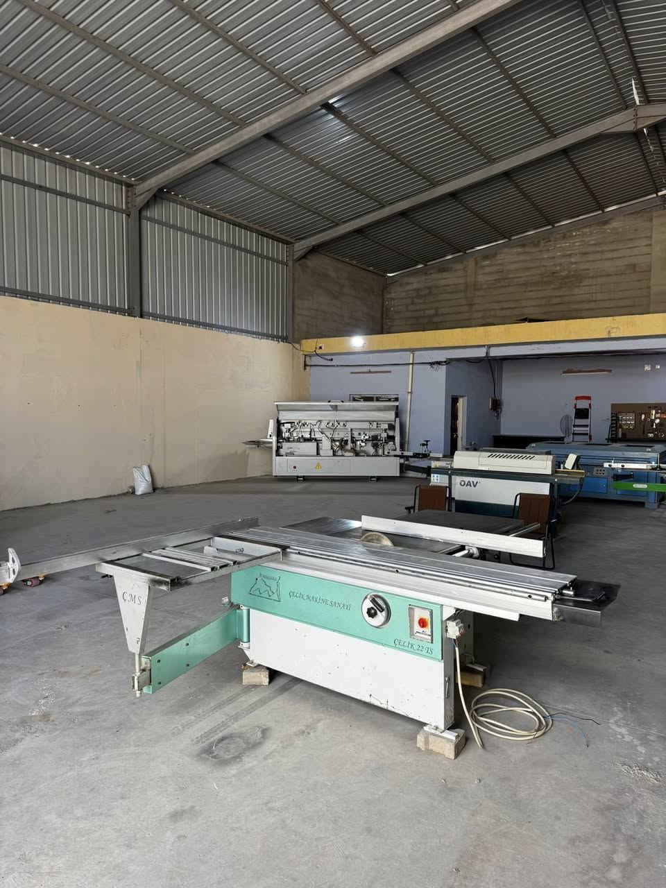 منشار سلايت تركي نوعيه جليك انقره
قياس 220 سم ثري فيس 
ماطور جديد مشدود عليه تركي احسن نوعيه
المكينه مستعمل كلش نضيف
للاستفسار ***********
……………***********
عنوان كركوك صناعه جديديه
مكتب العاصمه
