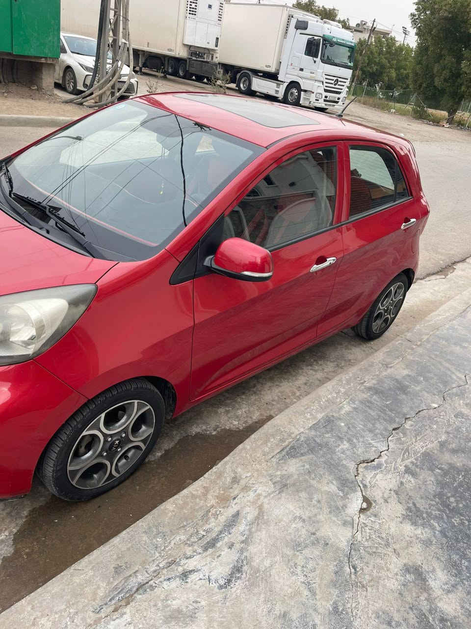 سلام عليكم 
كيا بيكانتو موديل ٢٠١٦ رقم بغداد 
فول مواصفات فتحه بصمه (تشغيل وابواب )
حساس خلفي بلادي كامره مري جانبيه كهربائيه  كير ومحرك مكفولات
السياره مكفوله من الصبغ ماشيه ٦٤ الف
بيه ملاحظات بالصدر بسيطه  السياره كامله شرط الفحص مكان السياره بغداد / البنوك *********** 
السعر ١٠٥ $ بغداد, العراق
