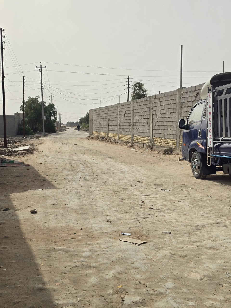 ياالله سلام عليكم ورحمة الله وبركاته 
قطعة للبيع زراعي مساحتها 350 م نزال 35 م واجها 10م
العنوان حي الجوادين بين نزلة ثانيه ونزلة الأولى بشارع بيت الشيخ قرب مكتب ابو زينب قطعه مرتبه وحلوه 
منطقه سكينه بلكامل مي كهرباء باب البيت 
قطعه ركن هيه بصفها مقابيلها شارع مفتوح
تبعد عن الشارع العام تقريبا 500 متر او كثر قريبه كلش 
السعر ١٦ وبيها مجال بسيط 
تفاصيل داخل مقطع فيديو 👇👇👇
الأستفسار على رقم الواتساب ***********☎️
@إشارة
