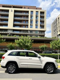 Jeep Grand Cherokee 2012 جیب لاریدۆ ٢٠١٢ مواسەفات بەسمە  دوو بەسمەی بی...