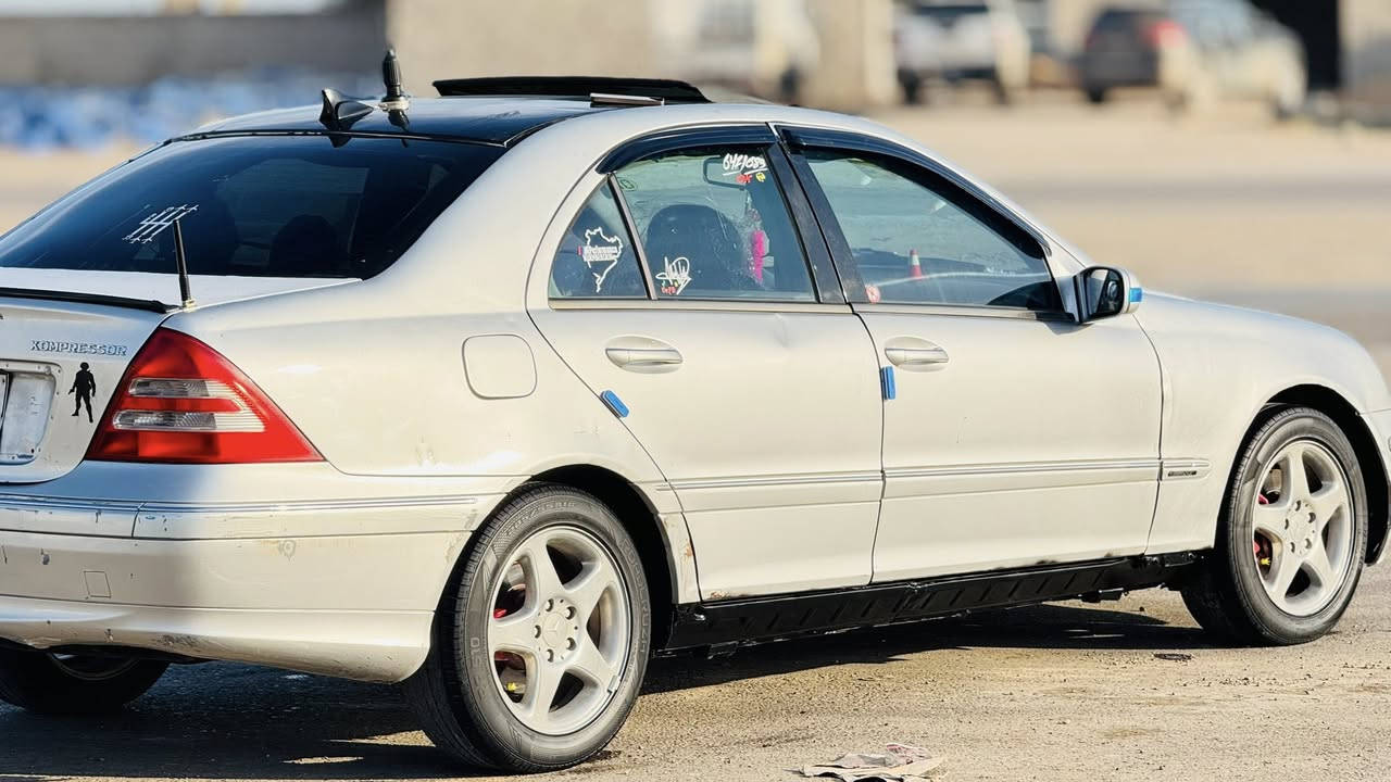 للبيع 
مارسدس 
موديل 2000 ادوات 
محرك كير شرط 
كشنات جلد 
كشنات كهربائي 
تحكم ستيرن 
سلايت 
تخم تاير جديد
كهربائيات كلها شغاله 
مسجل شاشه 
صدر امامي خلفي جديد
السياره جديده بمعنى الكلمه آحلا من آلصور جاهزه ماناقصها برغي 
مكان السياره تكريت الأستفسار آتصل ع صاحبها 
0780 031 0364
