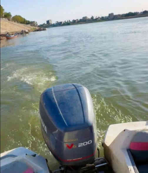 السلام عليكم للبيع  زورق  سيرة  عليه مكينه 200   ياماها  نظيف كلش   سعره  65 ورقه  مكاني  بغداد الاعظميه  اي استفسار هذا رقمي  ***********
