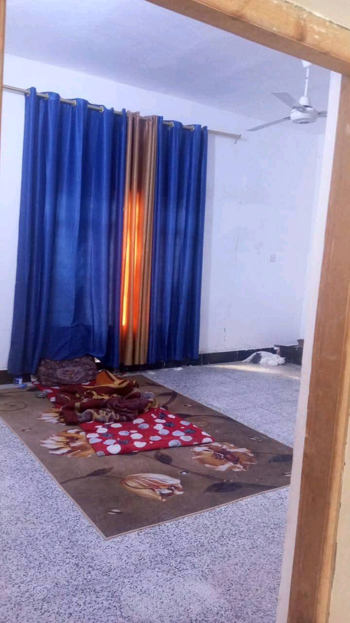 بيت للبيع في منطقة الدفاس البساتين البيت شوفت عينكم يرادله 3 ملاين ويكمل المساحه 340  وماي ومجاري وكهرباء وجاي يبلطون السعر 69وبي مجال ولمو شراي لا يراسل واني خادمكم متوفر بس واتساب  ***********