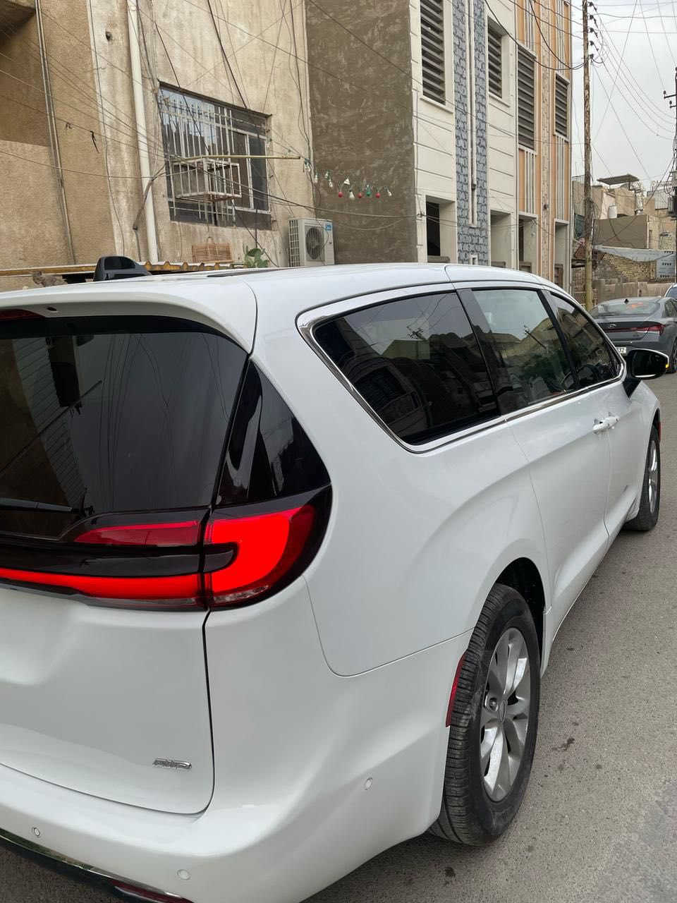 #المركبة  :  كرايسلر باسفيكا لون ابيض موديل 2023
#الضرر  جاملغ ايسر وبنيد 
#الرقم     :بغداد 
ماشيه :11الف
المواصفات 
▪️ كرايسلر باسفيكا لون ابيض موديل 2023
▪️ محرك 6 سلندر 3600
▪️رادار امامي تفاعلي متعدد الاستخدام
▪️لايتات زينون عالي وناصي مع حاجب LED مع كشافات دعامية زينون
▪️ حساسات خلفي اصل 
▪️ حساسات الاجتياز الجانبية 
▪️ كشافات دعامية اصل 
▪️ بصمة باب وبصمة تشغيل وتشغيل عن بعد 
▪️كشن ذاكرة (خزن ميموري) لكرسي السائق
▪️ طقم ويل حجم 18 مع طقم تاير بحالة ممتازة 
▪️ كاميرا خلفية دوارة مع الستيرن 
▪️ باب جنطة كهربائي شفط 
▪️ ابواب جانبية كهربائية مع بردات اصلية 
▪️ غرفة السيارة جلد اسود اصل 
▪️ تحكم كهربائي متكامل لمقاعد المقدمة 
▪️ شاشة دشبول كبيرة لمجموعة من الايعازات 
▪️ السيارة 7 راكب مع 3 قطع تبريد 
مكان السيارة بغداد 
 الاتصال على : ***********
السعر 230 ورقة بيها مجال بسيط
