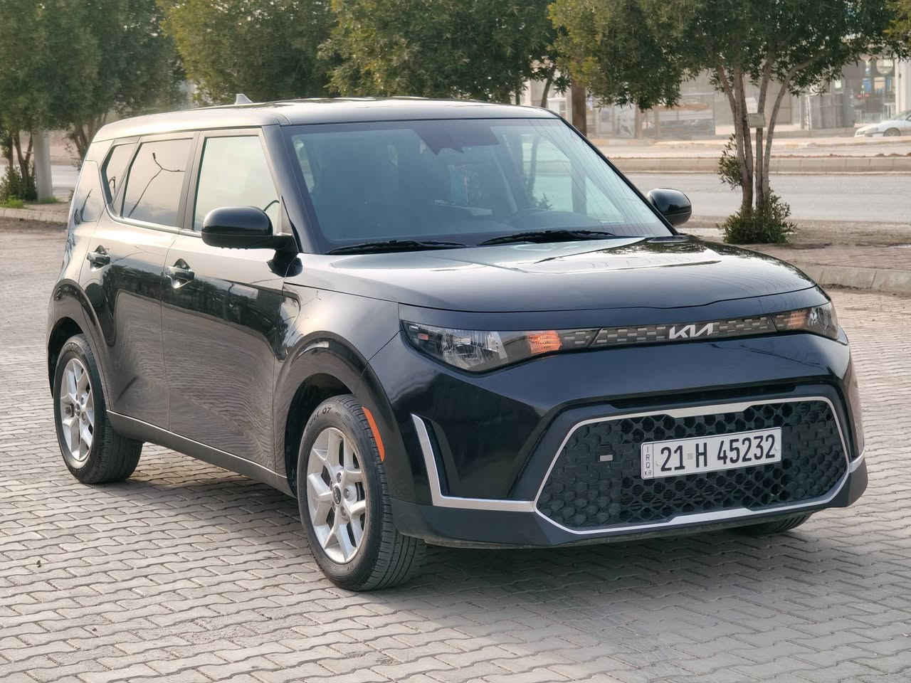 KAI..SOUL..2023
كيا... صول... 2023     
سياره تعتبر كلين بدون صبغ بدون ايرباك بدون تبديل (سونارالسياره مرفق داخل المنشور ورقم شاصي وصور الحادث ) سياره بعده وضع شركه ماشيه 17 الف فقط
🔴مواصفات🔴
لون أسود 
محرك كبير  حجم 2000 دوش 
رادار امامي توقف ذاتي +تحديد مسار 
رادار جانبي توقف ذاتي
 ايقاف تلقائي للمحرك تقليل صرف الوقود
شاشه Car play
شاشه  دجتال
انظمه قياده.(Normal+sport)
 كاميرا  خلفي
كير أوتو + Sport
تحكم أستيرن جهتين 
كروس مثبت سرعه
ويل كروم حجم 17
لايتات فول زنون
السعر 158 وبي مجال بسيط 
...............................................   
رقم  سليمانيه  باسمي شرط تحويل 
رقم دولي جديد سنويه لغايه 2030
كير محرك شرط الفحص   
 مكان السيار... ديالى ..خانقين..
للاستفسار اتصل وتدلل 
***********
