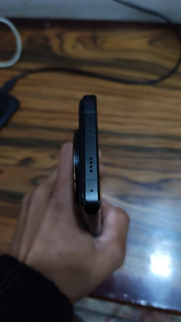 Xiaomi 13 Ultra
سلام عليكم اخوان
جهاز للبيع شاومي 13 الترا روم عالمي ذاكره 256
جهاز نضيف 90% ملحقات كامله
اجهاز معروفه موصفاته 
المعالج/Snapdragon 8 Gen 2
كامرات من لايكا لألمانيه بوبجي 120 فريم
شاحنه 90W
العنوان بغداد المحموديه السعر 600 وبي مجال حك لجييه للشراي


**إذا كنت صاحب هذا الإعلان وتريد حذفه لأي سبب، رجاءا أرسل رسالة إلى الدعم الفني**