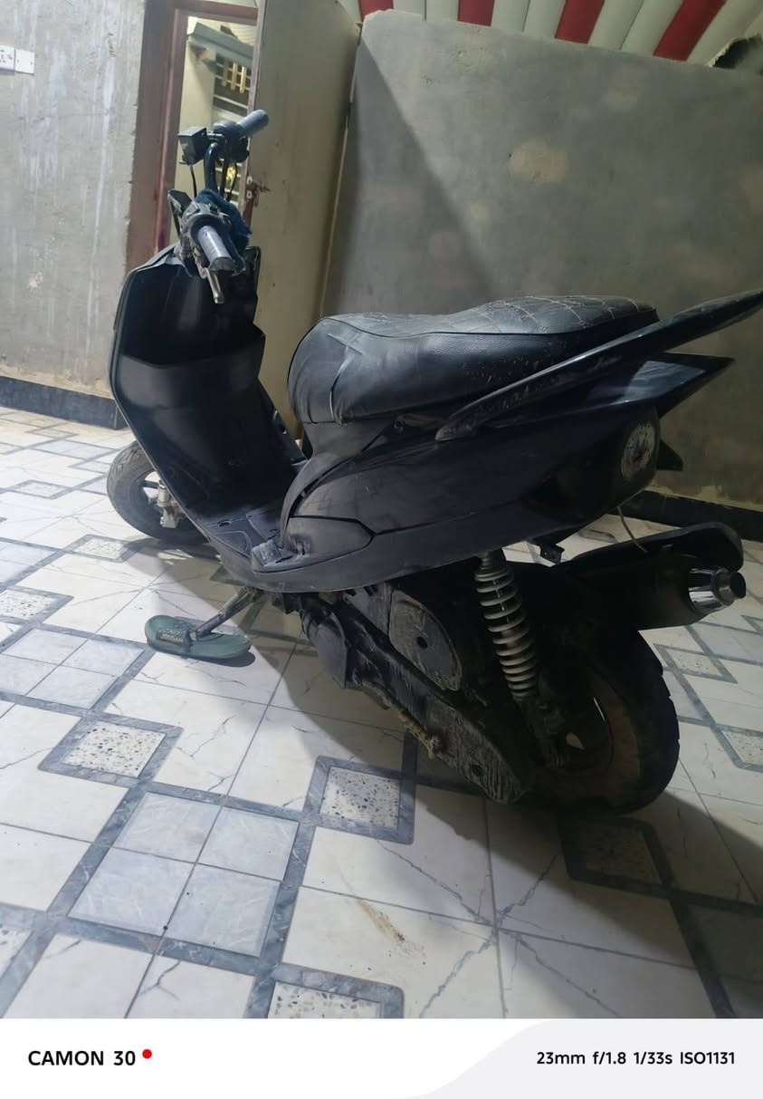 السلام عليكم دراجه ماكس عدله للبيع
بوشه 55 
كفراتها اصلي 
بيه دبلات امامي خلفي رياضي يده مال بريك رياضي 
السعر 325 بيه مجال قليل
رقم ***********
