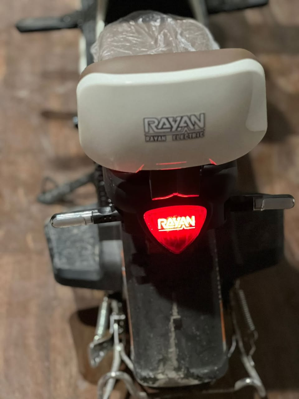 السلام عليكم
دراجة شحن (جديدة) 

صار اسبوع من ماخذها 

مديل 2026 لونها كلش حلو 

شركت الريان السعر 350 فقط 

للتواصل واتساب  ***********
