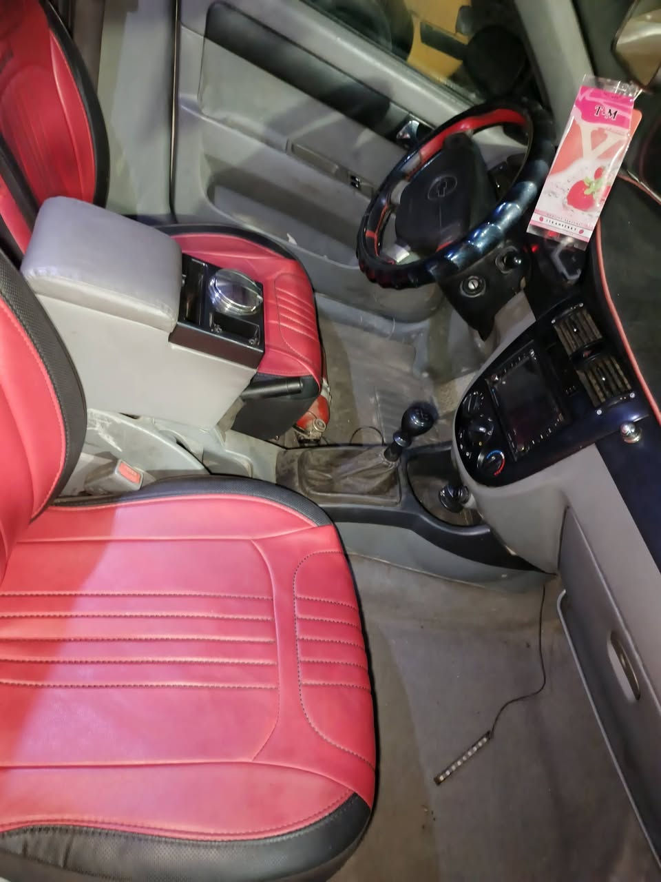 السلام عليكم اوبترا موديل 2005 محرك 1600 v16 نظافة الكشر ٨٥٪ دواخل جديد دوشمه احمر مسجل كار بلي كير عادي السيارة باسمي ثاني يوم تحويل مكفولة من اي نقص عدى اضافه غاز تبريد شغال فقط غاز السيارة مابيها اي نقص خير من الله مال جناي السعر 62 ورقة بيها مجال حك الجية 
رقم تليفون بيه واتساب :***********
