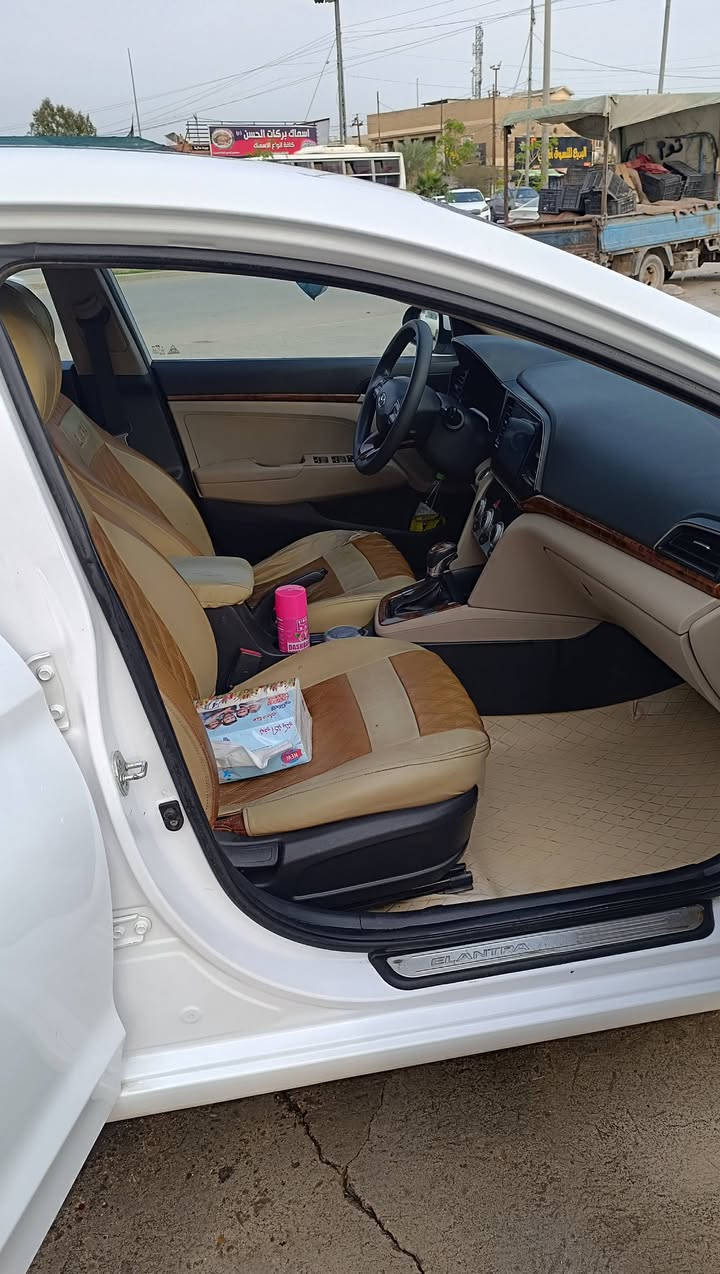 السلام عليكم
النترا 2020 خليجي الگاصد
 محرك 2000 دوش
مكفولة مامفتوح بيها ولابرغي عدا رصعات بصيطه 
فتحه سقف
صندق ذكي
ترحيب
بصمه تشغيل وابواب
كشنات اصل جلد ومغلف جلد
عداد 149 قابل للزيادة
رقم بابل بسمي
السارة موجودة بالنجف


**إذا كنت صاحب هذا الإعلان وتريد حذفه لأي سبب، رجاءا أرسل رسالة إلى الدعم الفني**