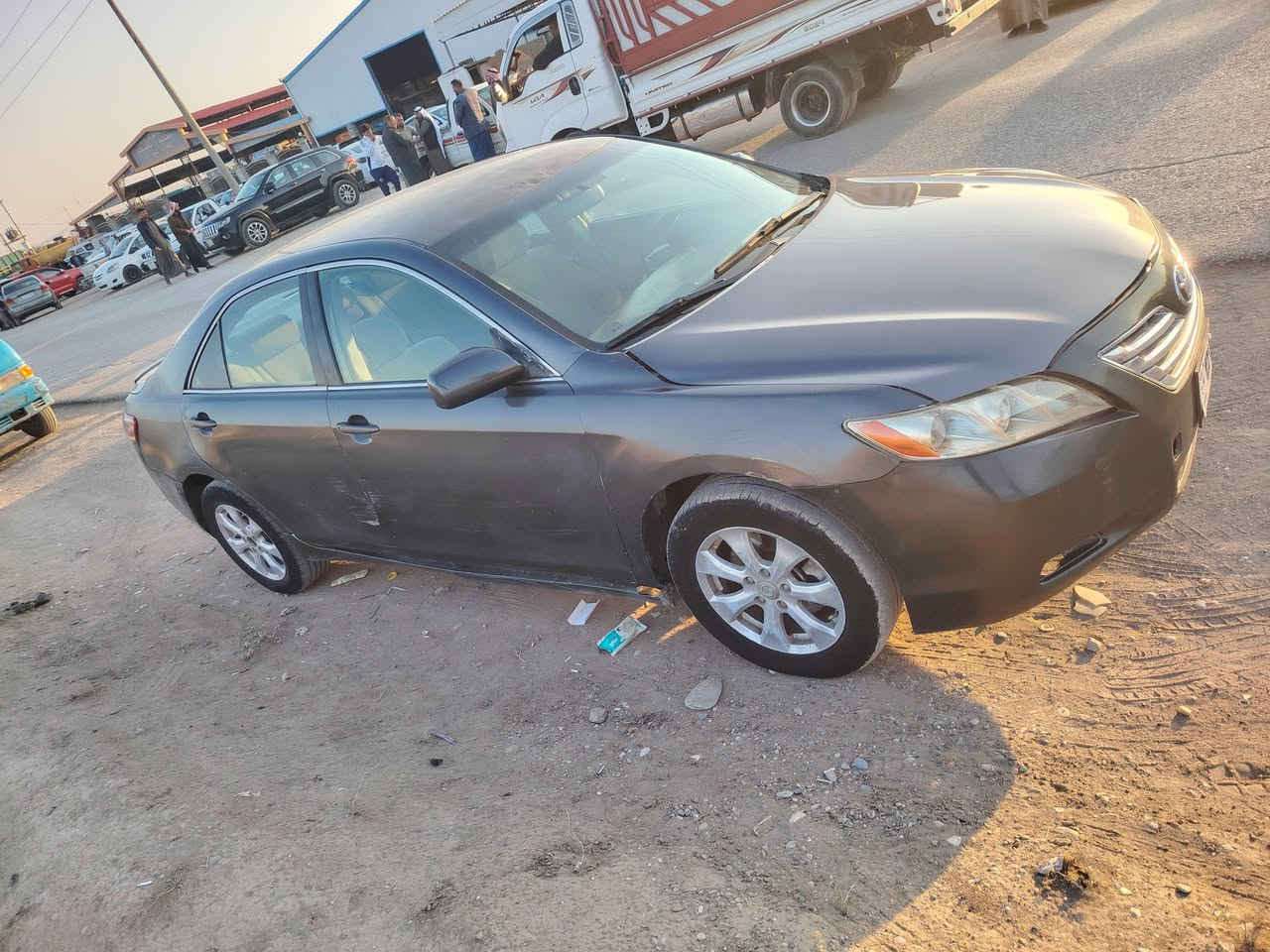 سلام عليكم بسعر مناسب جدا 65 ورقه يعني لگطه مستعجلين على بيعتها 
تويوتا كامري موديل 2007 رقم نينوى كوبون بانزين موجود 
شرط التحويل والوكاله
 سياره بيها صبغ حزام
وشويه تحتاج ترتيبات وكل شي بسعره
 مكان السياره موصل ناحية ربيعة
محرك شرط جديد مال گصه 
#ملاحضة السياره كيرها عاطل ما تمشي 
تعال وشوف السياره وتدلل 
*********** 
***********
