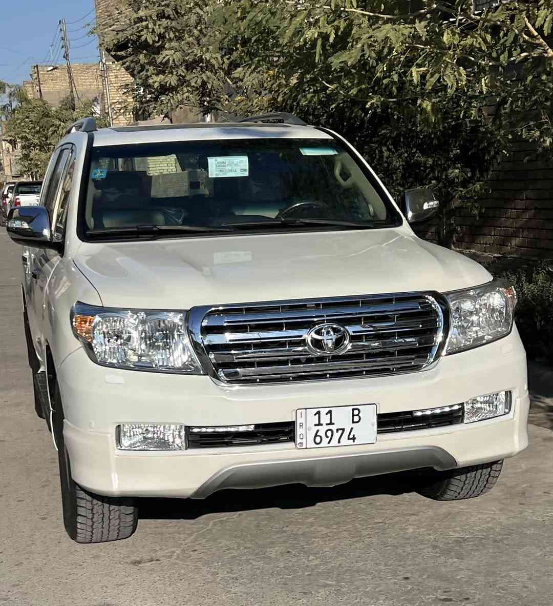 لاندكروزر 2011
5.7 مكينة ثمانية سلندر
مواصفات لكزس
ماشية 110 
السيارة جديدة بمعنى الكلمه 
تخم تاير 
مكينه گير بوضع الشركة كفالة 
السيارة ملاحظه بيها خشم البنيد صبغ على كد 4 اصابع 
الجاملغ الامامي مبدل اصلي
 و الجاملغ القديم موجود 
السيارة فقط بيها بارد على كد مكانين 
و بيها تكحيلة بالتكمه كارت 
ملاحظة 🔴 بيها رقم مميز 
السيارة باسمي هزة و رقم جديد 
مكان السيارة بغداد 
سعر السيارة 325$ 
للاتصال 
***********
