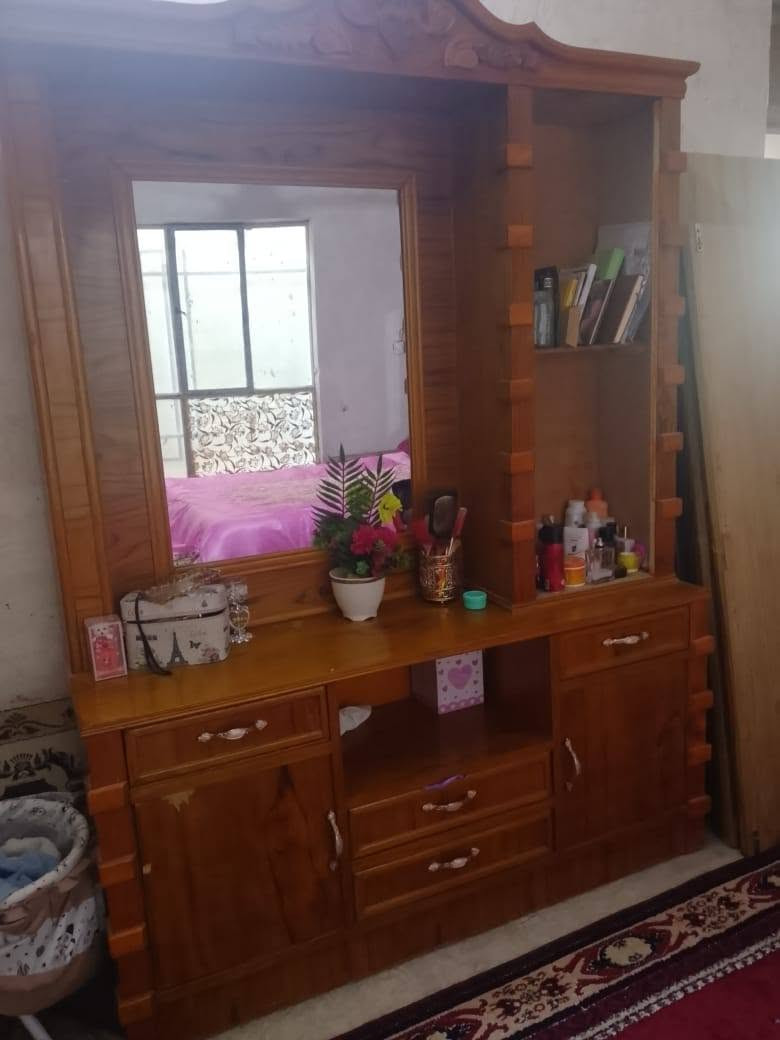 السلام عليكم غرفة اخشاب صاج للبيع السعر مليون و800وبيها مجال للشراي مستعمله قليل الاستفسار ***********

//ملاحظة الكنتور بالخانه البنص بيها مرايات منا ومنا

