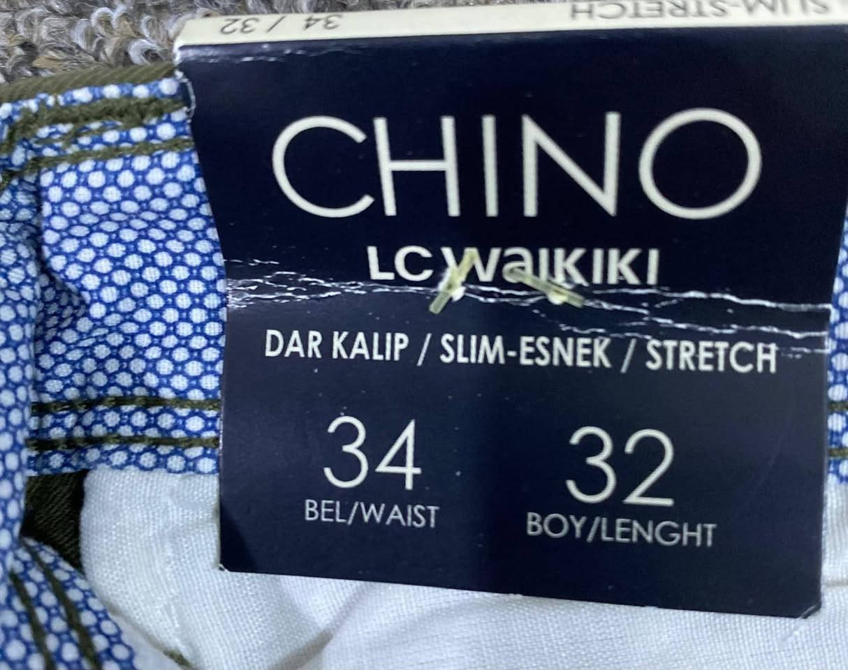اصلي وكالة جديد 

بنطلون تشينو كاجوال (Chino Pants) 

​البراند: إل سي وايكيكي (LC Waikiki) - خط الإنتاج الأساسي (BASIC).

​القصّة (Fit): قصة ضيقة (Dar Kalıp / Slim Fit) ومصنوع من خامة مرنة (Stretch / Esnek) لتوفير الراحة

​اللون: زيتي / خاكي (Khaki / CRR).

​القياس: 34

​الطول: 105 سم 

عرض الحجل 19 سم 
​
السعر 25 الف مع التوصيل


**إذا كنت صاحب هذا الإعلان وتريد حذفه لأي سبب، رجاءا أرسل رسالة إلى الدعم الفني**