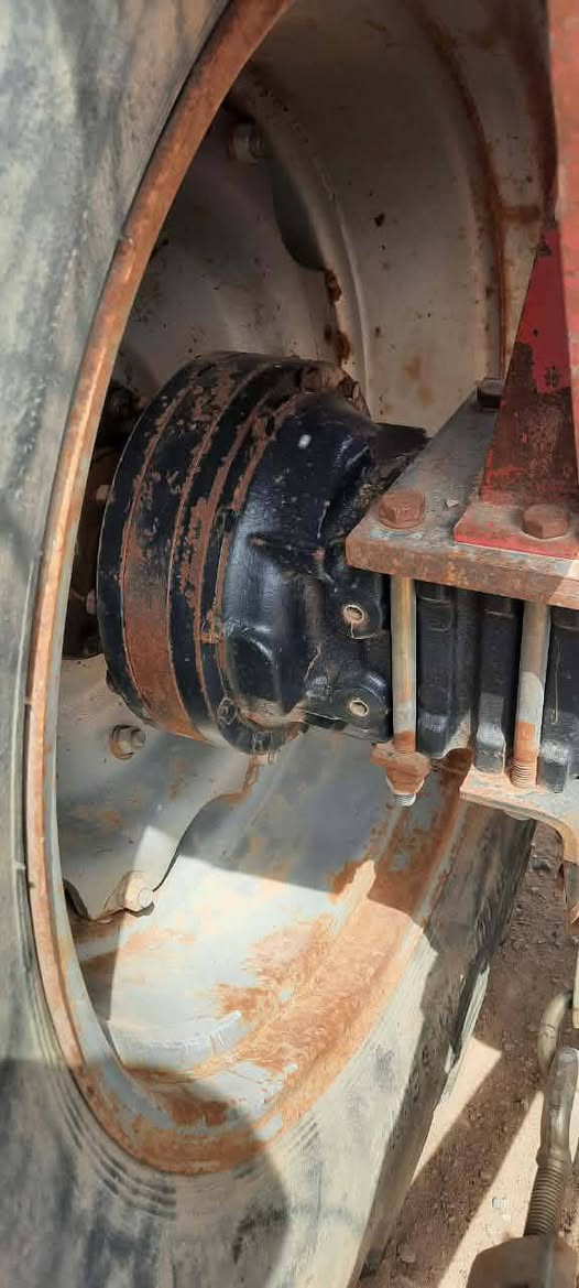 مكلف بالنشر تركتر فورگسن ايطالي دبل شركة موديل 2013 محرك جديد مامفتوح هدروليك اكسل شرط تايرات فوگ نص العمر الشراي الاتصال على الرقم ***********
