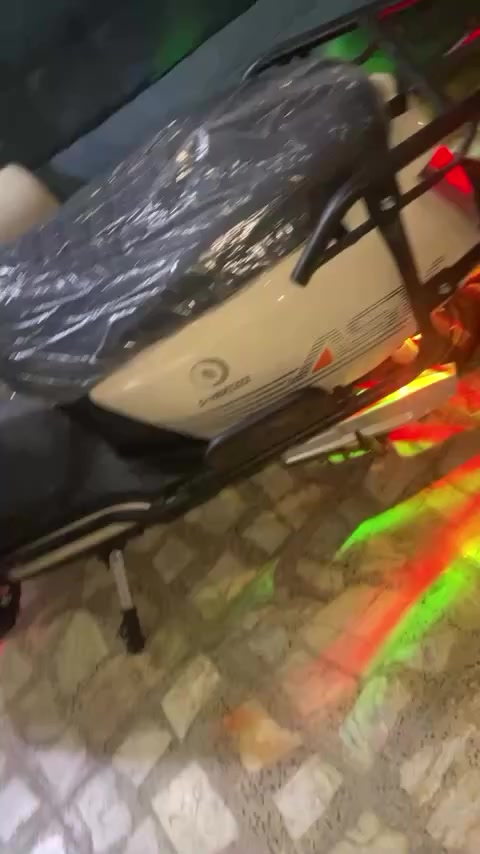 سلام عليكم دراجه شحن نوع ASK بطاريات عدد6شكل شركه استعمال شهرين فقط ***********مكان بغداد الكراده سعر مليون بيه مجال
