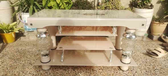 ميز تلفزيون للبيع جديد كل عيب مابي السعر ٤٥ للاستفسار الاتصال على الرقم ***********
