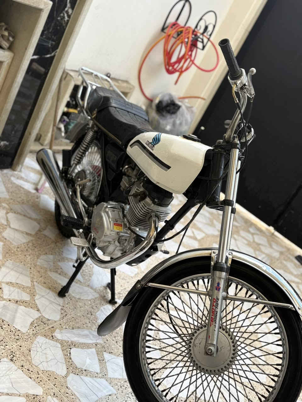 ‏سلام عليكم شباب مطور تايكر الفين و 2020
جاهز مجهز كلشي ما يعوزو  نضافا كدام لعين  محرك صافي لا صوط ولا شي السعر 475 عنوان موصل يرهم مروس هم توصل عل خاص عل رقم موجود (***********
***********
