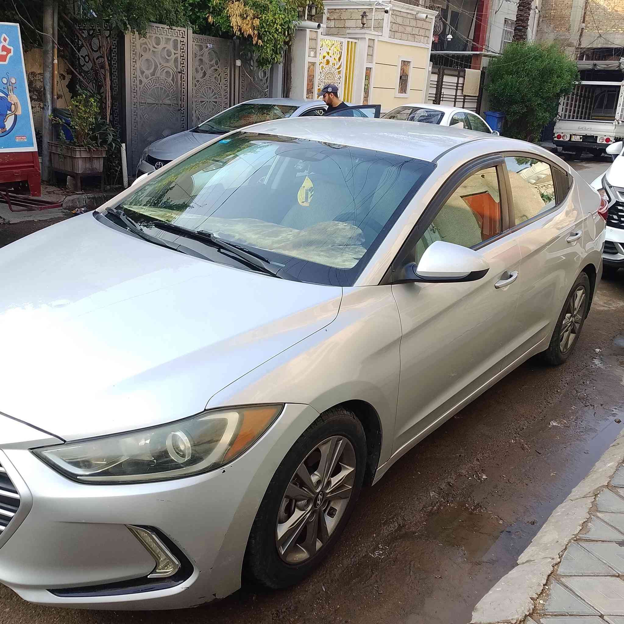 النترا 2017 وارد امريكي ... حادثها بالصور فقط الدوسة مال الباب الخلفي .. وبيهة الچاملغ جهة الحادث  صبغ بسيط ملاون وية الدوسة    ... والباب مبدلل 

غير ذني السيارة مكفولة على وضع البلاد
مكينة وگير وشواصي ولغود  مكفولات سيارة على ايدي اول ما جبتها

مكينة 2000 دوش 

سنوية وهزة جديدة

ماشية 161 الف .

3 أنظمة قيادة 
كاميرا خلفية
نظام ABS
حساس اطارات 

 ملاحظات ...القمارة بيها حالوب  بالعراق صار موضح بالصور و گشرها بي ملاحظات شخوط ورصعات 

رقم الشاصي 5NPD84LF2HH152636

السعر 118 وبيها مجال  بسيط...
رقمي واتساب ***********
