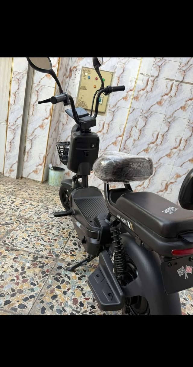 سلام عليكم دراجة ريان للبيع ملف 500 واط بطاريات ذيج السنة بدلتهة الدراجة بحالة ال جديدة مامتعبهة ولا افتر بيهة هواي صارلهة عدي 4 اشهر موديل 2024 هورن تشغيل عن بعد فتح قفل سرعة 60 الحقيقي 50 الدراجة ممتعوبة سعرهة 310 وبيهة مجال اي استفسار راسلني خاصاو تتصل عل رقم  *********** مكاني بغداد حي العامل
