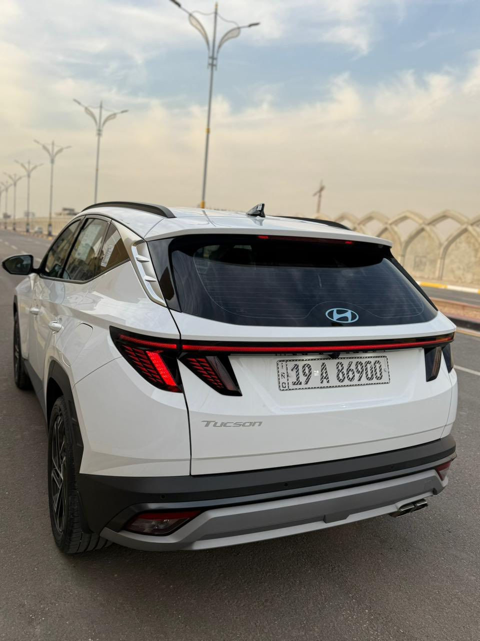 هونداي توسان خليجي ضمان الشركة
كفاله عامه رقم بغدادالدولي تحويل مباشر 
عداد المسافه : 4 الف km فقط
الموديل : 2026 
حجم المحرك : 4 سلندر 2000 دوش 

المواصفات ..  
حساس امامي خلفي 
 بصمة تشغيل وابواب تشغيل عن بعد
تبريد قطعتين - مقاعد كهرباء اماميه 
مقاعد تبريد - مري شفط - اشاير مري 
مثبت سرعه - سايد بريك كهرباء 
شاحن وايرلس - لايت الامامي زينون + لد
بردات خلفيه - ويل كب حجم 19 
( السعر 36,800,000 مليون دينار عراقي )
مكاني كربلاء 
لاستفسار اتصال على ***********
