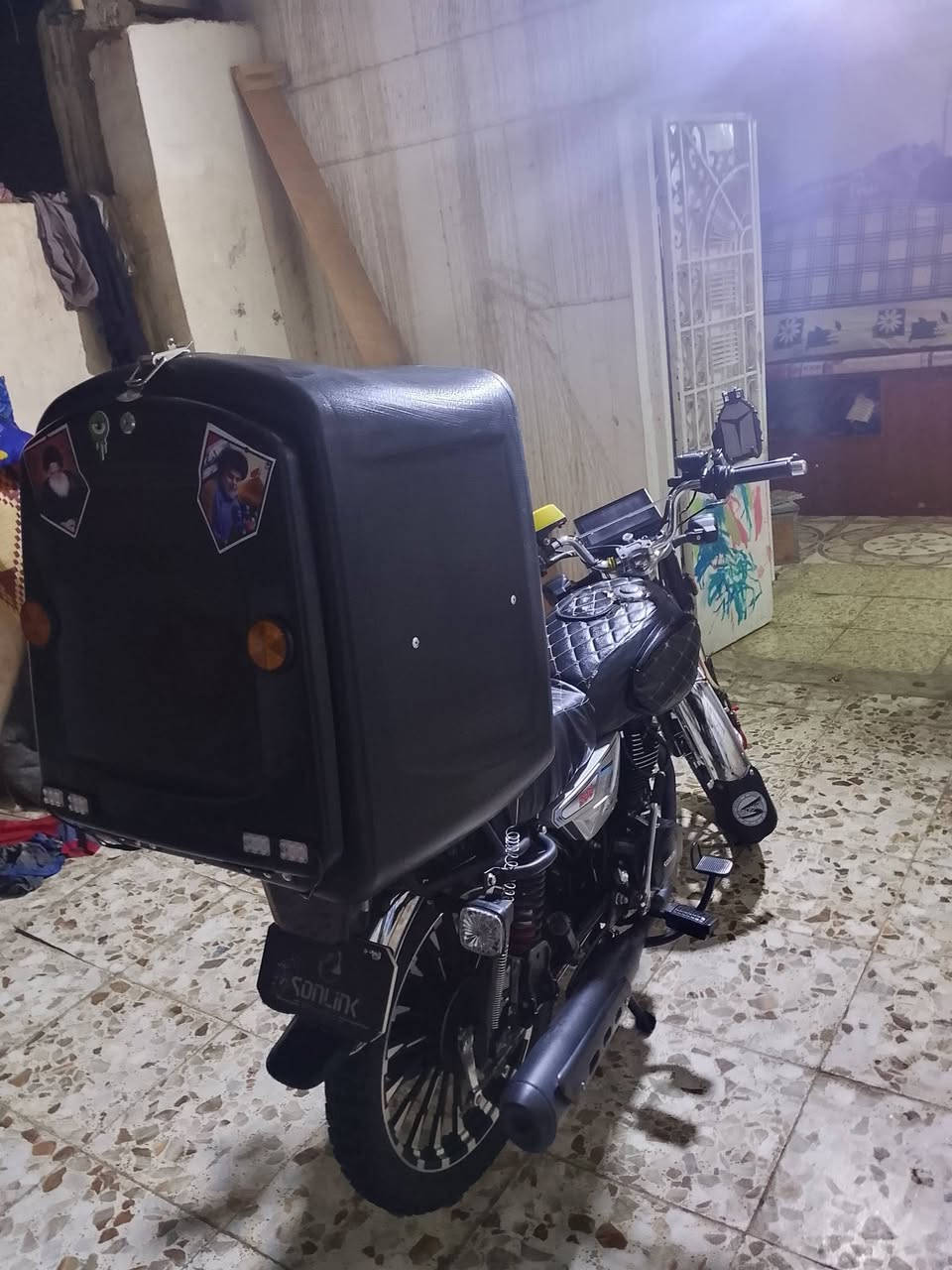 السلام عليكم دراجه مقفوله شيفون 5 جير برغمه مفتوح موديل 25 السعر 950$***********
